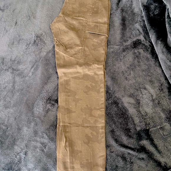 New Supplies by Union Bay Women’s Camo Pants Size 10- no tags - Picture 4 of 6